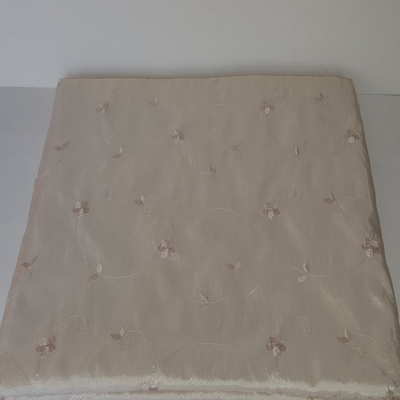 Fabric Tablecloth 128" Round Machine Embroidered Formal - Picture 8 of 9